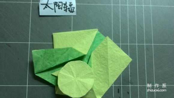 Creative packaging origami, real shot tutorial on folding a bottle of Vita lemon tea drink packaging with pattern origami