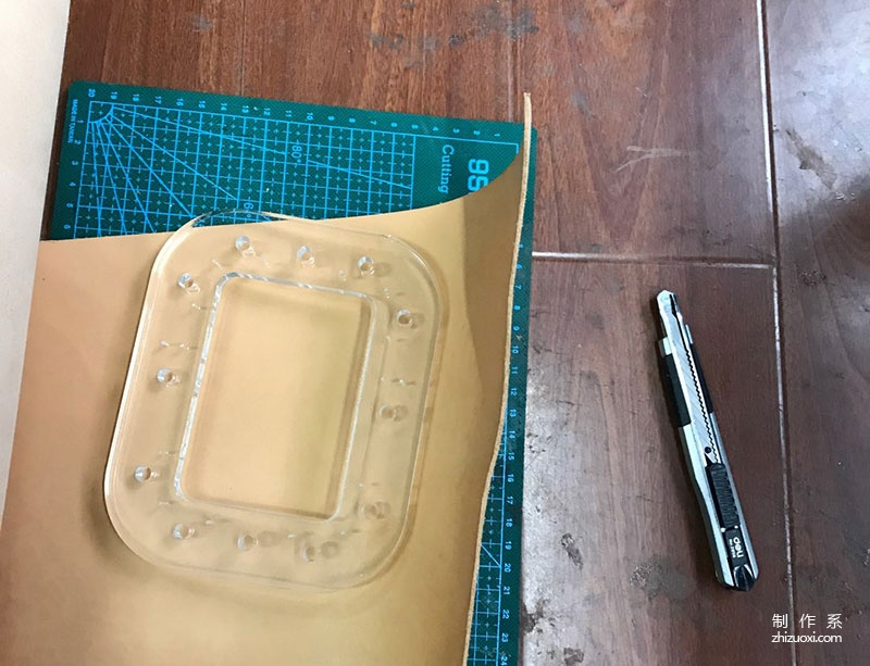 Using Acrylic Molds to Make Leather Cigarette Cases