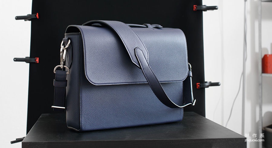 A combination of envelope bag and briefcase (production process)