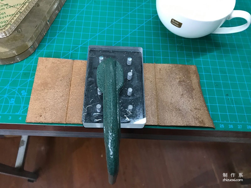 Using Acrylic Molds to Make Leather Cigarette Cases