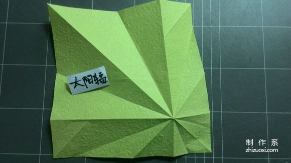 Creative packaging origami, real shot tutorial on folding a bottle of Vita lemon tea drink packaging with pattern origami