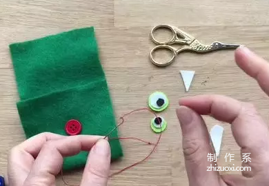 Tutorial on how to make handmade fabrics for woven patchwork bags, how to make handmade little monster fabric wallets