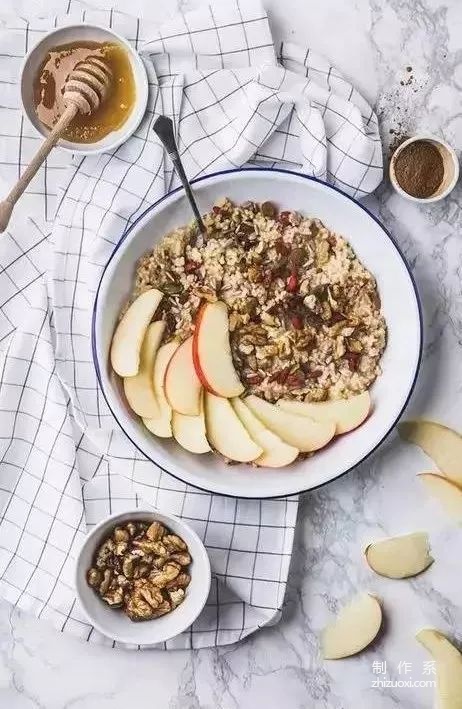 Teach you how to make your own DIY fruit slimming porridge. You can lose weight without eating too much.