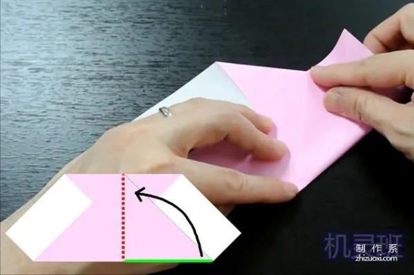 How to fold a simple origami heart using square handmade paper (step-by-step illustration)