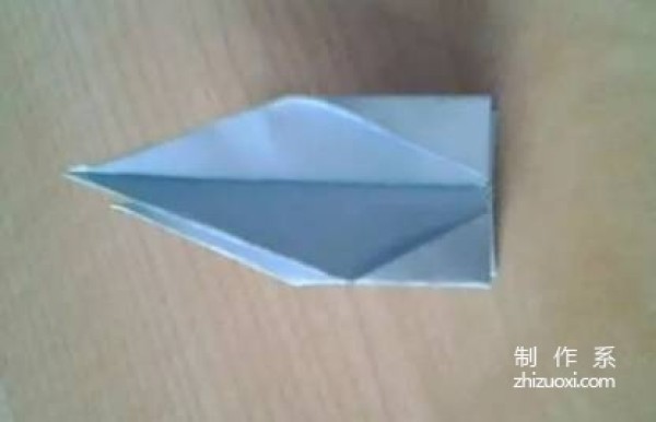 Illustration of how to fold a simple paper crane