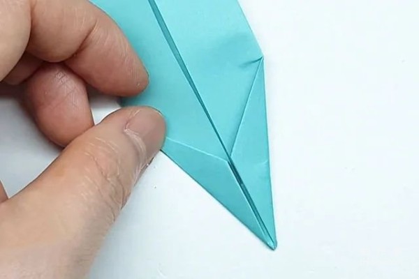 Simple origami tutorial for children: How to fold a handmade origami boat (step-by-step illustration)