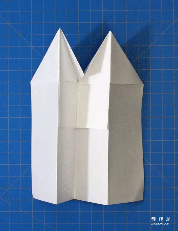 How to fold a paper airplane that looks like a boat and has good gliding properties