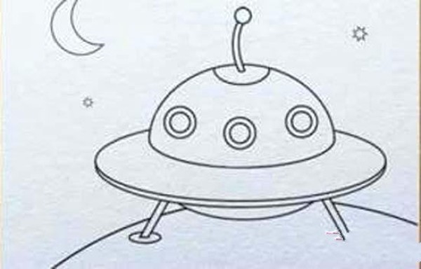 Elementary school students' simple drawings of space flying saucers