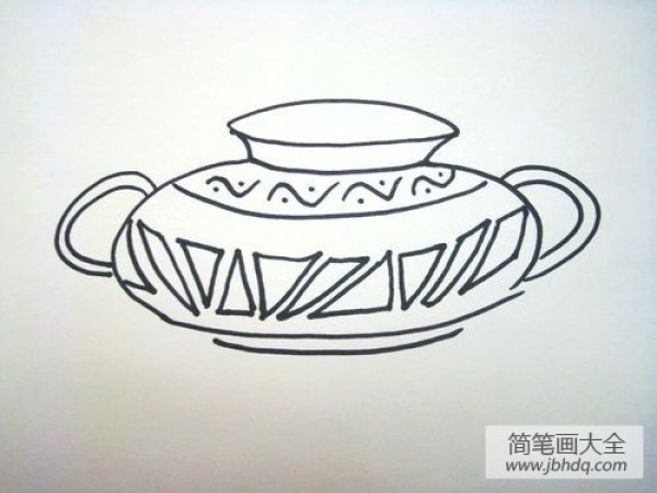 Antique ceramic vase simple drawing