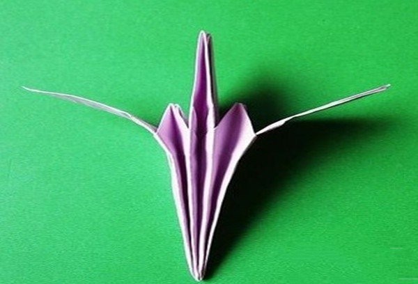 Illustration of how to fold lilies