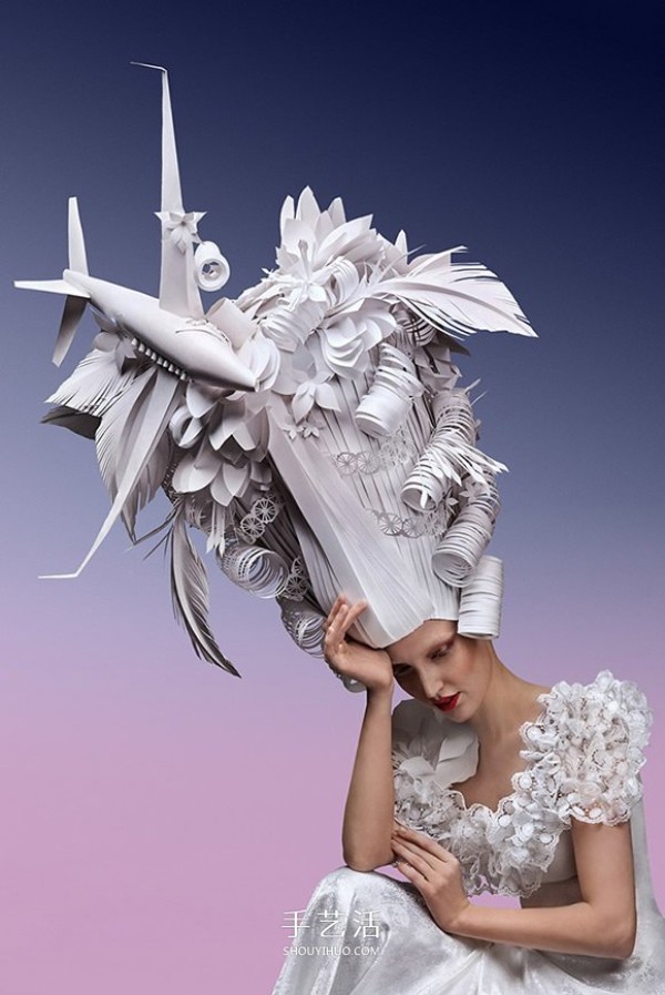 Pictures of paper sculptures of Baroque wigs interpreted by Russian paper sculptors