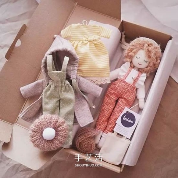 How to make a homemade dress-up doll with just a few pieces of cloth so your child can