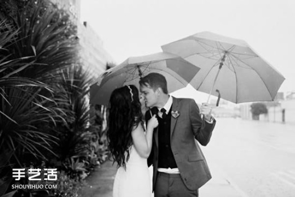 On rainy days, you can also perform romantic, aesthetic and romantic wedding photography in the rain