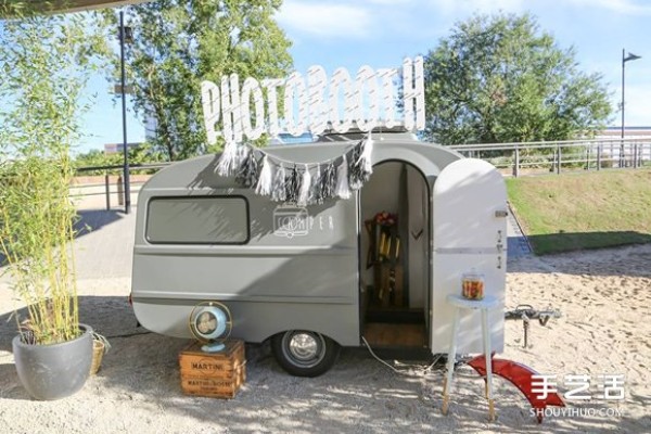 The appearance of converted old buses/trucks into shops will be very attractive