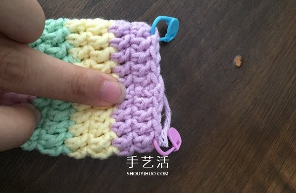 Sweet as candy! Crochet socks suitable for half-year-old babies