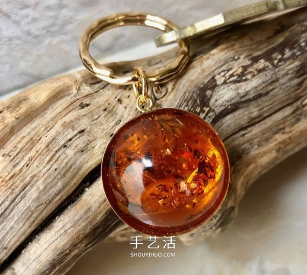 How to make a homemade imitation amber resin keychain