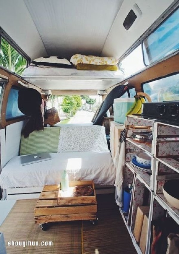 A minibus transformed into a cozy RV will take you around the world~