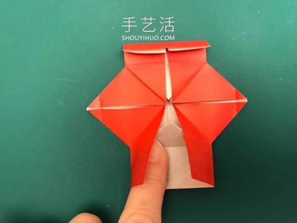 The illustrated tutorial on how to fold a handmade origami lantern is simple and cute