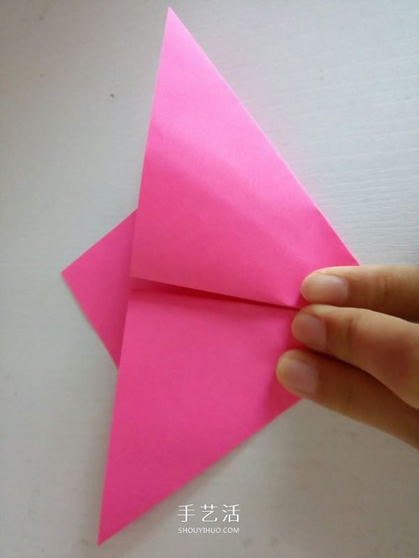 Illustration of the steps of folding a simple and beautiful five-petal paper flower