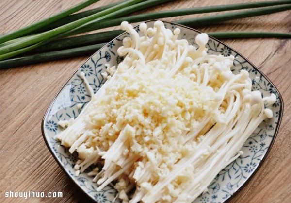 How to make garlic enoki mushrooms. It tastes like steamed scallops with garlic! 