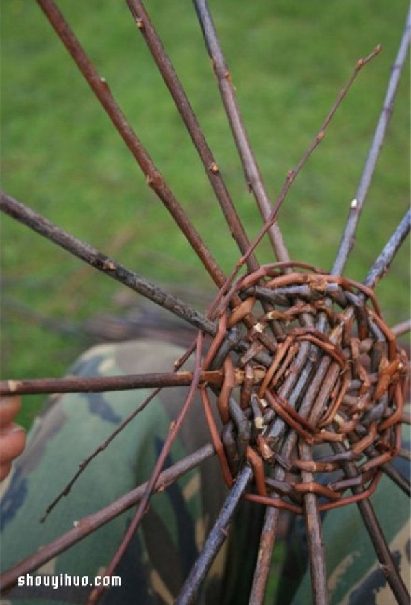 How to weave rattan basket, step by step illustration of weaving basket by hand