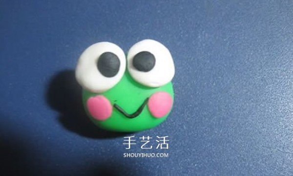 Illustrations of how to make a cute bean-cake frog using plasticine and making a small frog