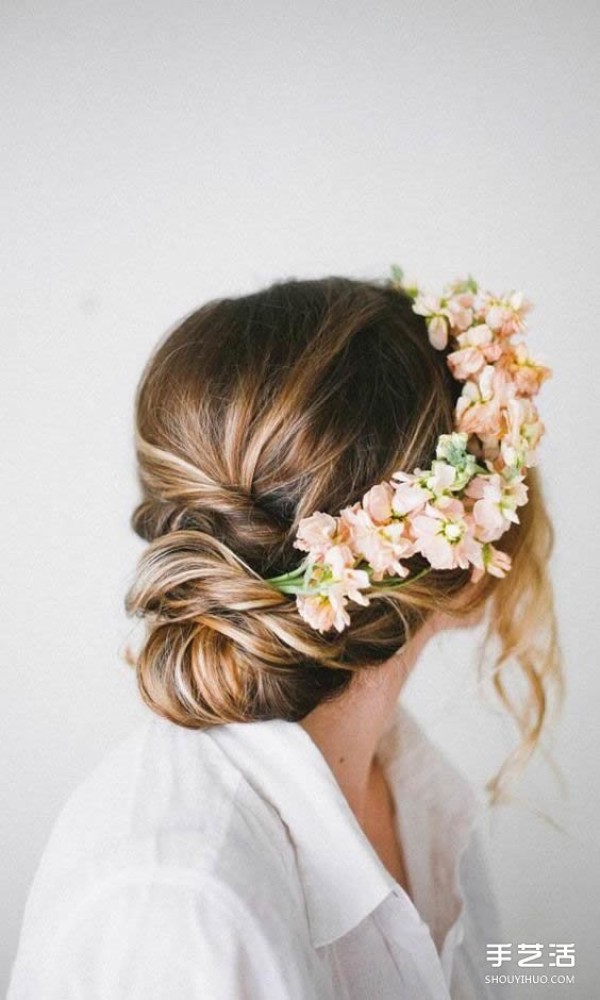 Simple and romantic wedding hairstyle for brides-to-bes reference! 