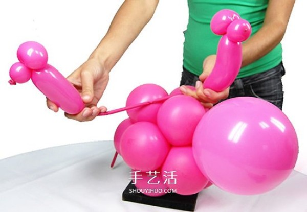 Illustrated balloon styling tutorial: Make a cute little pink pig step by step