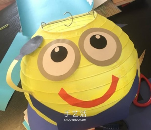 How to make a Minion Lantern, a simple cartoon lantern transformation tutorial