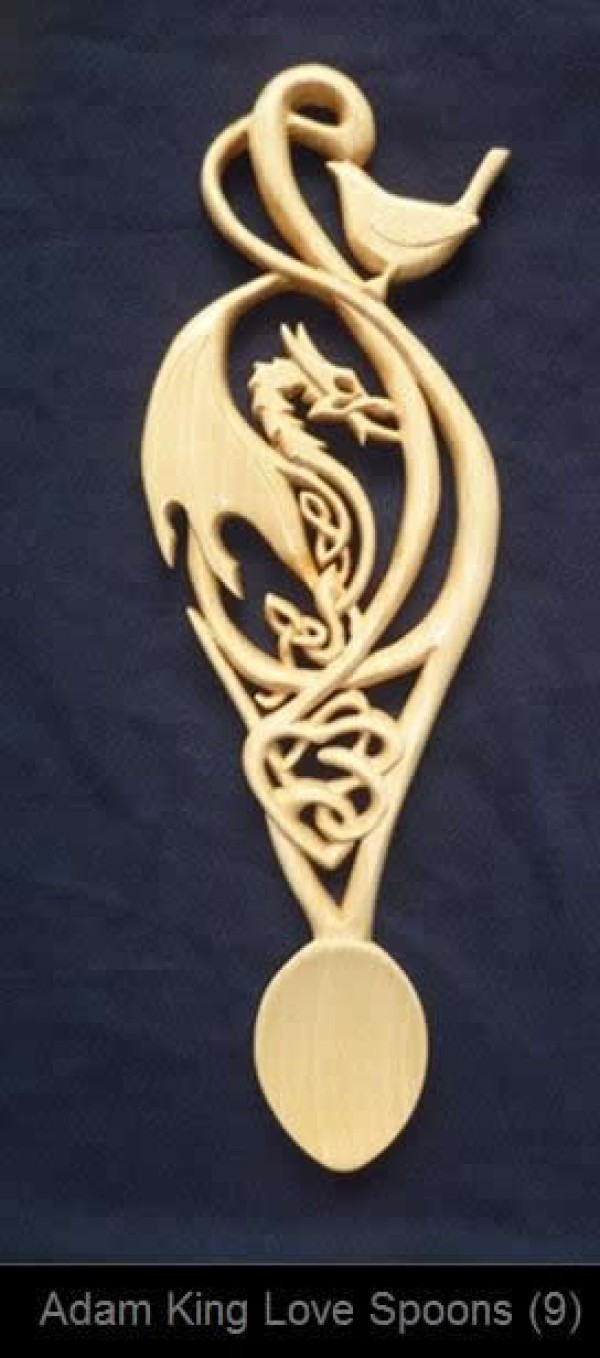 The carving works of the "Love" spoon wood carving artist Adam King