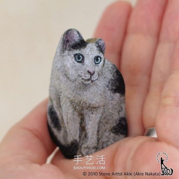 DIY ordinary stones into cute palm-sized animals