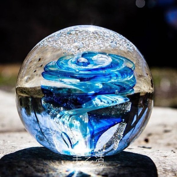 Amazing memorial glass sculpture made from the ashes of the deceased