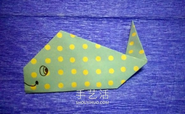 A simple illustrated tutorial for folding an origami whale step by step