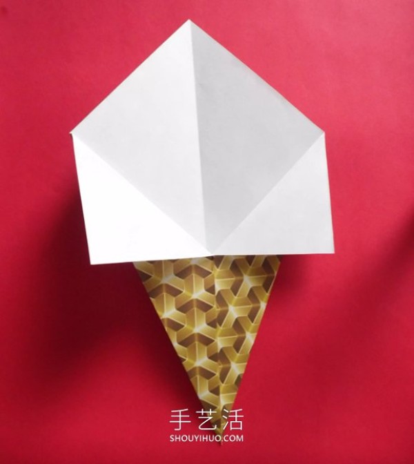 Illustrated tutorial on how to make a simple origami ice cream cone