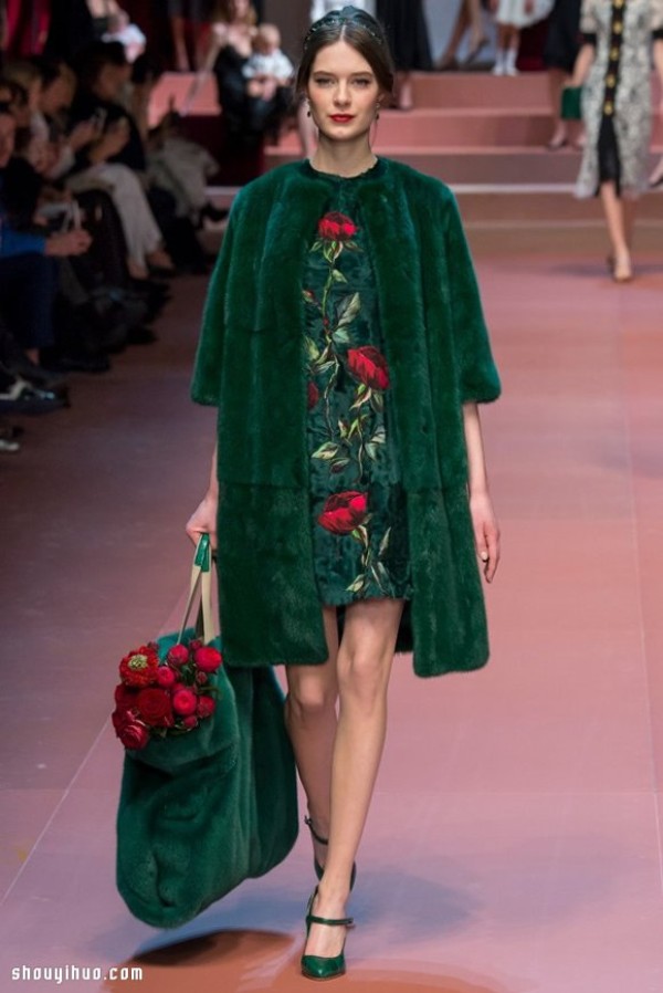 Dolce & Gabbana 2015 Autumn and Winter Fashion: An Ode to Mothers Love