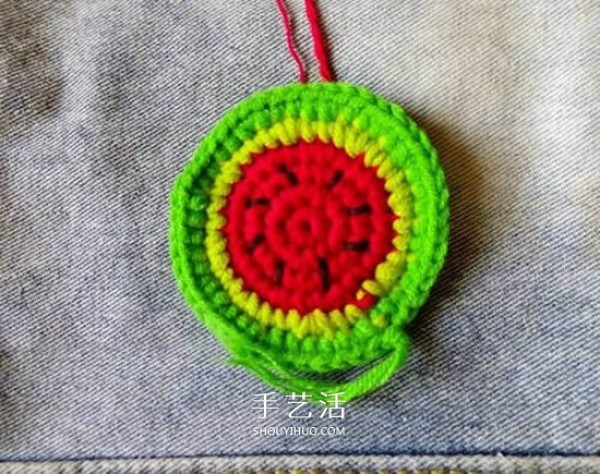 The most fun way to crochet a woolen watermelon with a hanging ornament in the summer