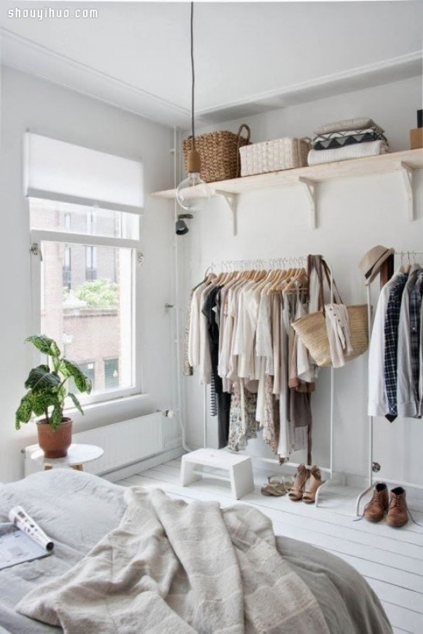 Open wardrobe: save space and give the room a wider view