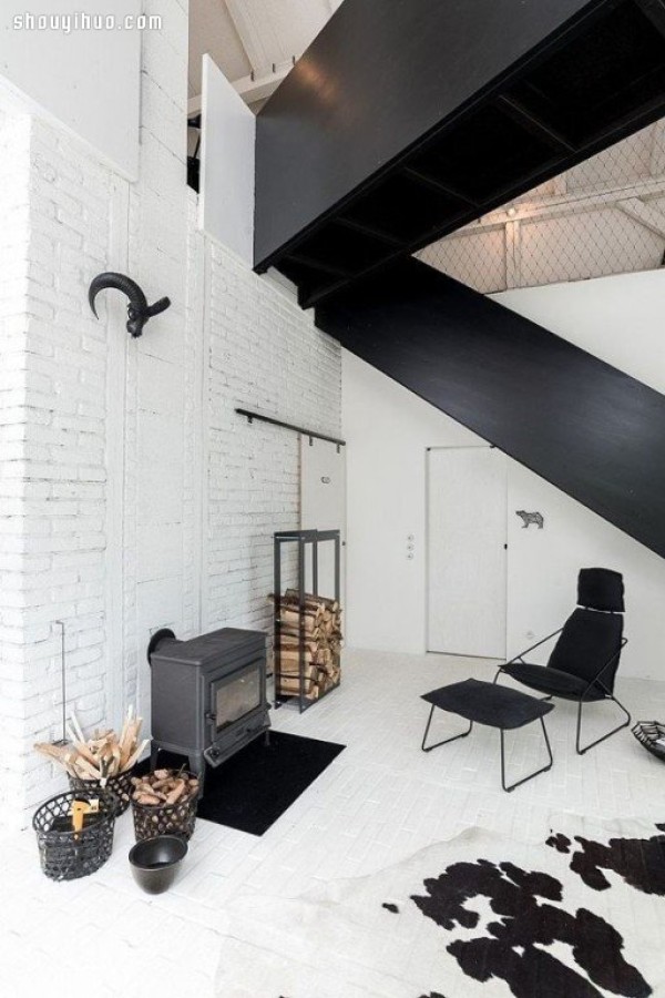 Barn renovation is also beautiful, low-key fashionable villa design in black and white