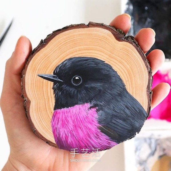 The artist spent 100 days painting 100 species of birds on wood chips