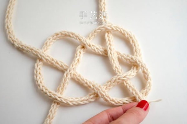 Illustration of a woven coaster made of wool and rope is like a beautiful cloud! 