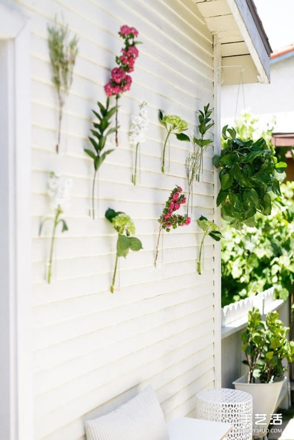 A small space of 33 square meters can also create a warm and delicate wedding atmosphere