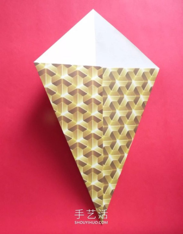 Illustrated tutorial on how to make a simple origami ice cream cone