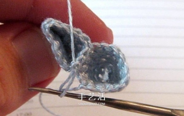 Every year there will be more than one happy year! Step by step diagram of crocheting cute little fish