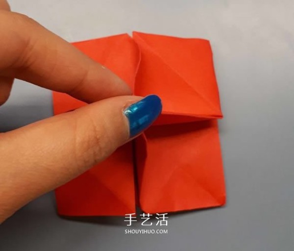 Illustrated tutorial on the origami method of a simple paper rose