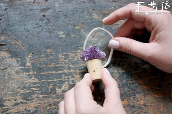 DIY red wine amethyst effect bottle stopper tutorial