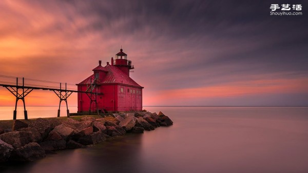 Photo album of lonely and magnificent lighthouses around the world