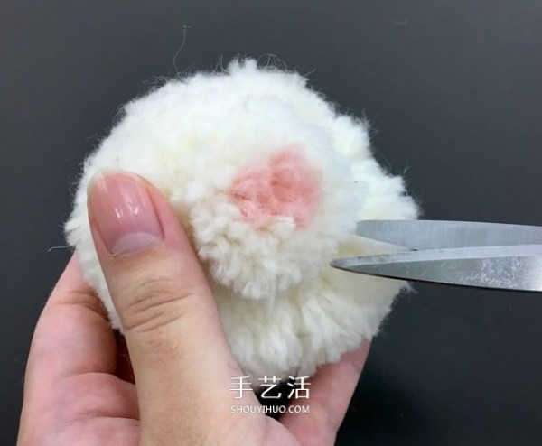 How to make your own yarn ball animal brooch