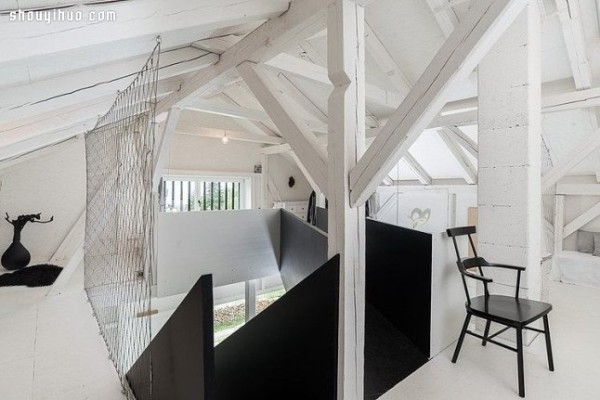 Barn renovation is also beautiful, low-key fashionable villa design in black and white