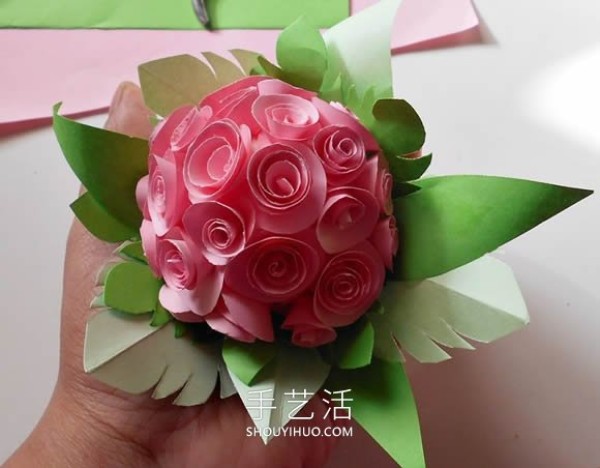 Illustrated tutorial on how to make simple paper rose balls