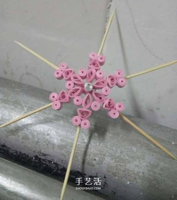 Handmade beautiful small flower umbrellas made of paper quilling paper